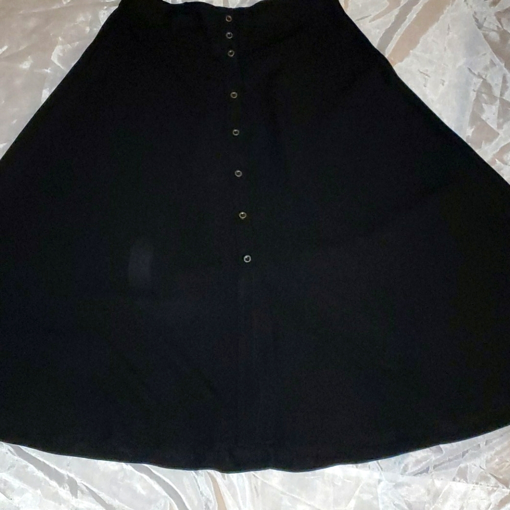 Button detail A-line skirt
